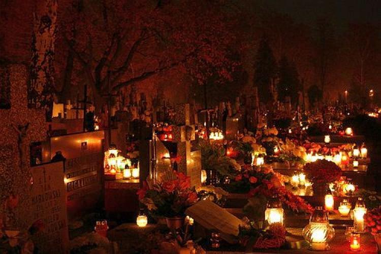 <a><img src="https://www.theepochtimes.com/assets/uploads/2015/09/polish.JPG" alt="A Polish cemetery at night. (Doris Kowalski/The Epoch Times)" title="A Polish cemetery at night. (Doris Kowalski/The Epoch Times)" width="320" class="size-medium wp-image-1825439"/></a>
