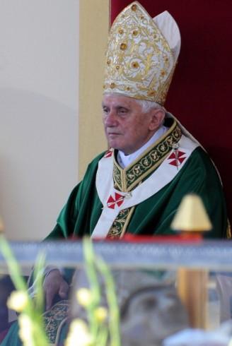 <a><img class="size-full wp-image-1769759" src="https://www.theepochtimes.com/assets/uploads/2015/09/pope-benedict-xvi-1614596481.jpg" alt="pope-benedict-xvi-1614596481" width="328" height="490"/></a>