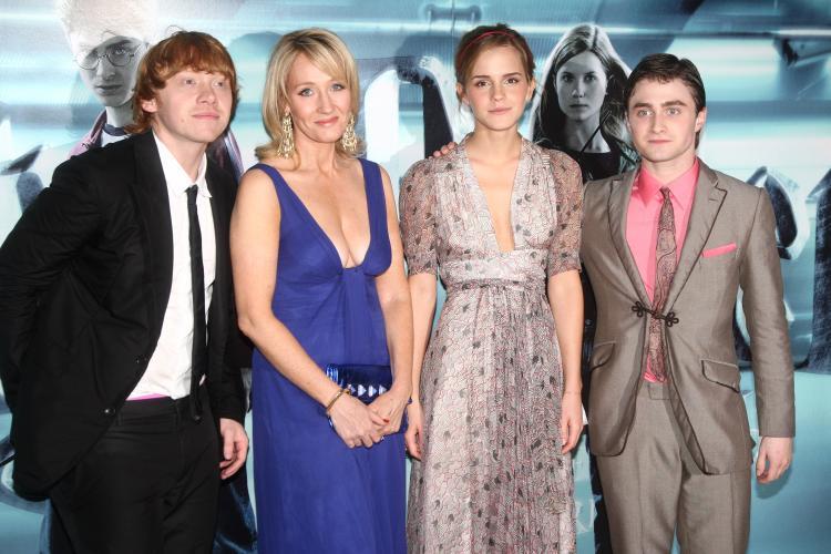<a><img src="https://www.theepochtimes.com/assets/uploads/2015/09/potter.jpg" alt="L-R Rupert Grint, J K Rowling, Emma Watson, and Daniel Radcliffe attend the world premiere of 'Harry Potter and the Half Blood Prince' held at the Odeon Leicester Square on July 7, 2009 in London, England." title="L-R Rupert Grint, J K Rowling, Emma Watson, and Daniel Radcliffe attend the world premiere of 'Harry Potter and the Half Blood Prince' held at the Odeon Leicester Square on July 7, 2009 in London, England." width="320" class="size-medium wp-image-1827475"/></a>