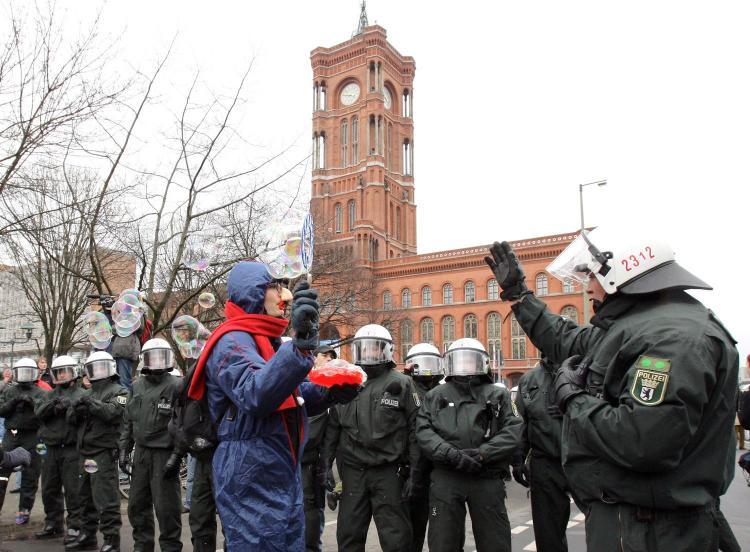 <a><img src="https://www.theepochtimes.com/assets/uploads/2015/09/protest85677380.jpg" alt="A protestor stands next to the riot police during a rally against the world economic politics on March 28, 2009 in Berlin, Germany. (Andreas Rentz/Getty Images)" title="A protestor stands next to the riot police during a rally against the world economic politics on March 28, 2009 in Berlin, Germany. (Andreas Rentz/Getty Images)" width="320" class="size-medium wp-image-1829206"/></a>