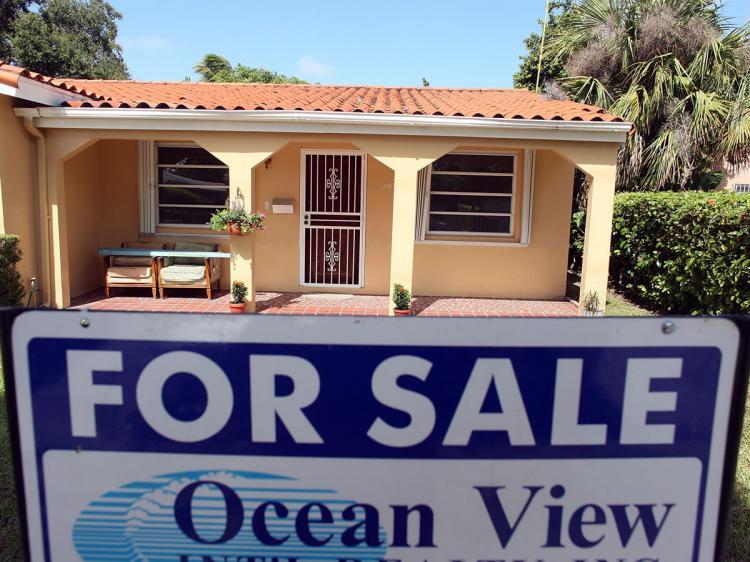 <a><img src="https://www.theepochtimes.com/assets/uploads/2015/09/realestate-92149982-small.jpg" alt="A 'For Sale' sign is seen in front of a home on October 21, 2009 in Miami, Florida.  (Joe Raedle/Getty Images)" title="A 'For Sale' sign is seen in front of a home on October 21, 2009 in Miami, Florida.  (Joe Raedle/Getty Images)" width="320" class="size-medium wp-image-1825631"/></a>