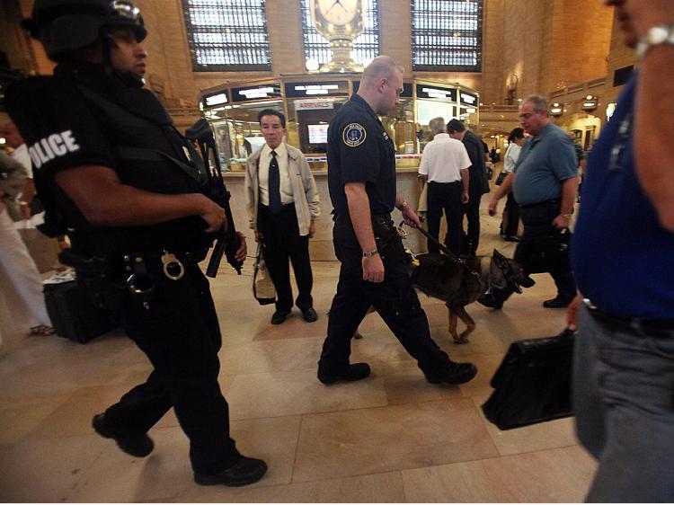 <a><img src="https://www.theepochtimes.com/assets/uploads/2015/09/rice91025488.jpg" alt="Metropolitan Transit Authority (M.T.A.) police officers patrol in Grand Central Terminal September in New York City to deter possible terrorist attacks. (Mario Tama/Getty Images)" title="Metropolitan Transit Authority (M.T.A.) police officers patrol in Grand Central Terminal September in New York City to deter possible terrorist attacks. (Mario Tama/Getty Images)" width="320" class="size-medium wp-image-1825916"/></a>