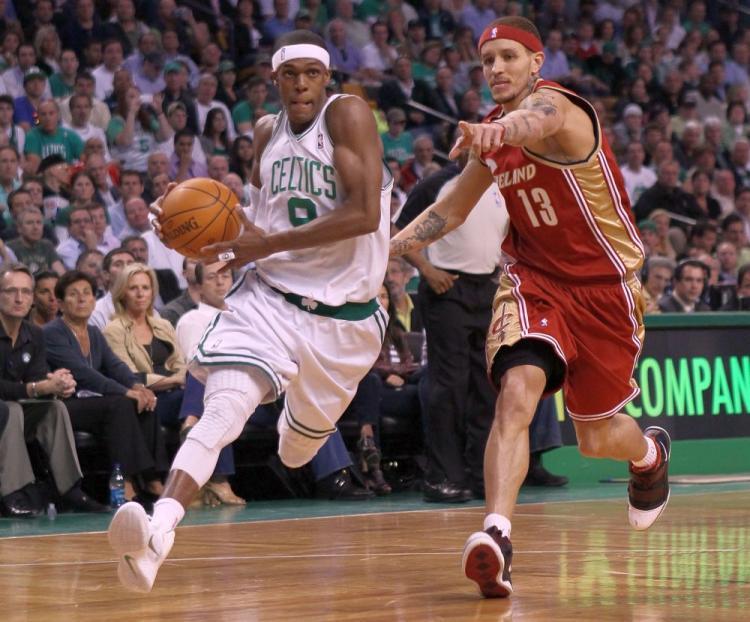 <a><img src="https://www.theepochtimes.com/assets/uploads/2015/09/rondo99282226.jpg" alt="Rajon Rondo drives past Delonte West, leading Boston past top-seeded Cleveland in the Eastern Conference semifinals Game 6 in Boston on Thursday. (Elsa/Getty Images)" title="Rajon Rondo drives past Delonte West, leading Boston past top-seeded Cleveland in the Eastern Conference semifinals Game 6 in Boston on Thursday. (Elsa/Getty Images)" width="320" class="size-medium wp-image-1819919"/></a>