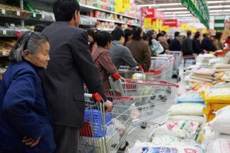 <a><img src="https://www.theepochtimes.com/assets/uploads/2015/09/s.jpg" alt="China's Consumer Price Index (CPI) in February dropped 1.6 percent compared to the same period last year, but the price of rice rose 4.4 percent.  (Getty Images)" title="China's Consumer Price Index (CPI) in February dropped 1.6 percent compared to the same period last year, but the price of rice rose 4.4 percent.  (Getty Images)" width="320" class="size-medium wp-image-1829662"/></a>