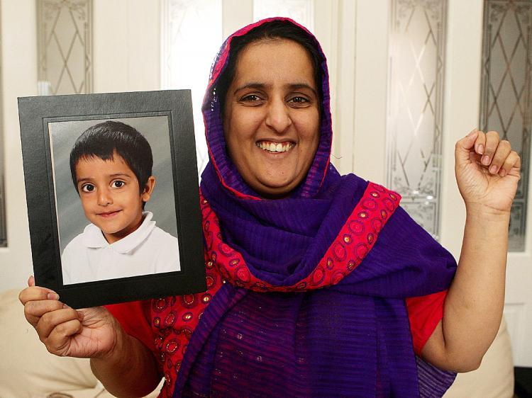 <a><img src="https://www.theepochtimes.com/assets/uploads/2015/09/saeed97753838.jpg" alt="RELIEF: Mother of 5-year-old Sahil Saeed, Akila Naqqash holds up a picture of her son after being informed that he had been released by the gunman that had kidnapped him 13 days before in Pakistan. (Dave Thompson/Getty Images)" title="RELIEF: Mother of 5-year-old Sahil Saeed, Akila Naqqash holds up a picture of her son after being informed that he had been released by the gunman that had kidnapped him 13 days before in Pakistan. (Dave Thompson/Getty Images)" width="320" class="size-medium wp-image-1822007"/></a>