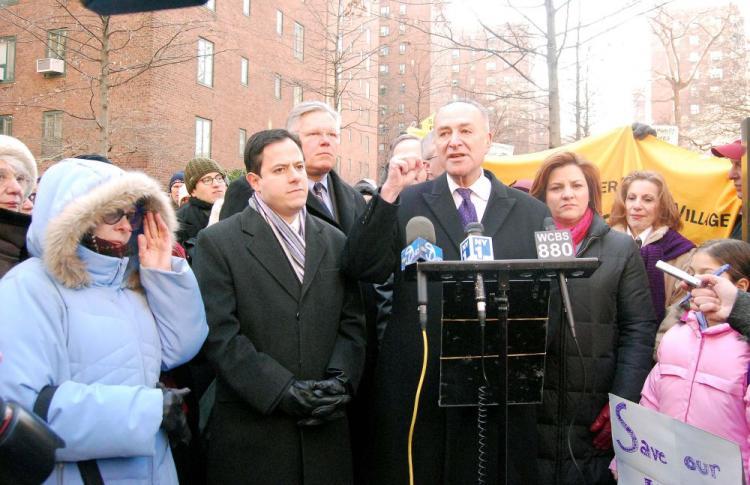 <a><img src="https://www.theepochtimes.com/assets/uploads/2015/09/schumer-stuytown.jpg" alt="Sen. Charles Schumer (C) Council Member Daniel Garodnick (L) and Council Speaker Christine Quinn (R) joined Stuyvesant Town and Peter Cooper Village tenants in a rally to appeal to Fannie Mae and Freddie Mac on Sunday Jan. 31. (Catherine Yang/The Epoch TImes)" title="Sen. Charles Schumer (C) Council Member Daniel Garodnick (L) and Council Speaker Christine Quinn (R) joined Stuyvesant Town and Peter Cooper Village tenants in a rally to appeal to Fannie Mae and Freddie Mac on Sunday Jan. 31. (Catherine Yang/The Epoch TImes)" width="320" class="size-medium wp-image-1823537"/></a>