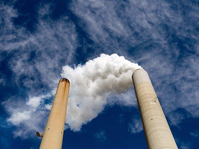 <a><img class="size-large wp-image-1780599" title="Smoke stacks from a power plant are seen in this file photo. (Saul Loeb/AFP/Getty Images) " src="https://www.theepochtimes.com/assets/uploads/2015/09/smokestacks_102957299.jpg" alt="Smoke stacks from a power plant are seen in this file photo. (Saul Loeb/AFP/Getty Images) " width="590" height="442"/></a>