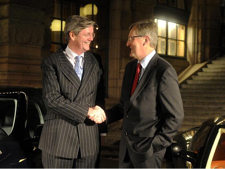 <a><img src="https://www.theepochtimes.com/assets/uploads/2015/09/sobbing96193015.jpg" alt="Victor R Muller, CEO of Spyker Cars (L) and Jan-Ake Jonsson CEO of Saab Automobile's AB pose between a Saab and a Spyker (R) in Stockholm on January 26, 2010. (Olivier Morin/AFP/Getty Images)" title="Victor R Muller, CEO of Spyker Cars (L) and Jan-Ake Jonsson CEO of Saab Automobile's AB pose between a Saab and a Spyker (R) in Stockholm on January 26, 2010. (Olivier Morin/AFP/Getty Images)" width="320" class="size-medium wp-image-1823663"/></a>