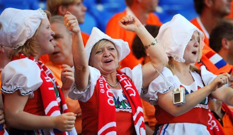 <a><img src="https://www.theepochtimes.com/assets/uploads/2015/09/soccer81656897.jpg" alt="Dutch soccer supporters cheer at a Euro 2008 Championship soccer match. Recently it was announced that the Dutch First Division soccer league is under investigation by the Dutch Soccer Federation (KNVB) for rigging games.  (Pierre-Philippe Marcou/AFP/Getty Images)" title="Dutch soccer supporters cheer at a Euro 2008 Championship soccer match. Recently it was announced that the Dutch First Division soccer league is under investigation by the Dutch Soccer Federation (KNVB) for rigging games.  (Pierre-Philippe Marcou/AFP/Getty Images)" width="320" class="size-medium wp-image-1824853"/></a>
