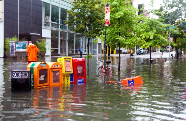 <a><img src="https://www.theepochtimes.com/assets/uploads/2015/09/soho_amal_20110828-IMG_7490.jpg" alt="Newspaper boxes in Manhattan's Soho are half buried in water on Sunday. (Amal Chen/The Epoch Times)" title="Newspaper boxes in Manhattan's Soho are half buried in water on Sunday. (Amal Chen/The Epoch Times)" width="350" class="size-medium wp-image-1798643"/></a>