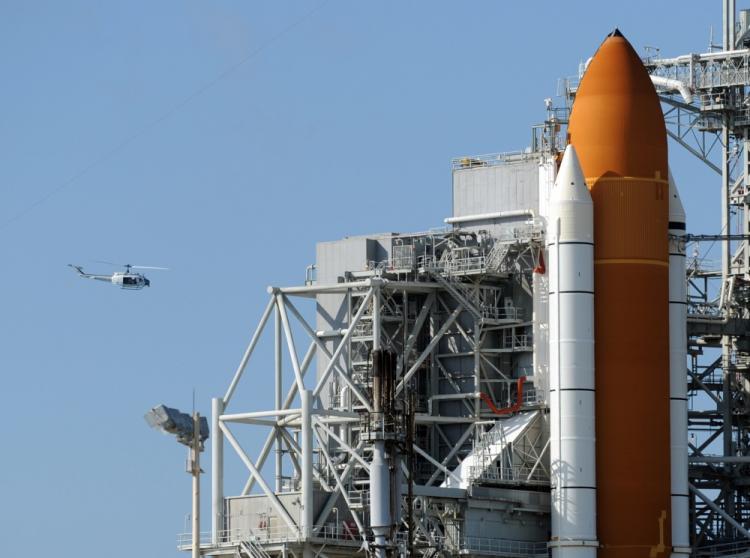 <a><img src="https://www.theepochtimes.com/assets/uploads/2015/09/space_shuttle_discovery_106421559.jpg" alt="Space shuttle Discovery rests on Pad 39A November 1, 2010 at Kennedy Space Center in Florida as preparations are made for a scheduled Nov. 3 launch.  (Stan Honda/AFP/Getty Images)" title="Space shuttle Discovery rests on Pad 39A November 1, 2010 at Kennedy Space Center in Florida as preparations are made for a scheduled Nov. 3 launch.  (Stan Honda/AFP/Getty Images)" width="320" class="size-medium wp-image-1810252"/></a>