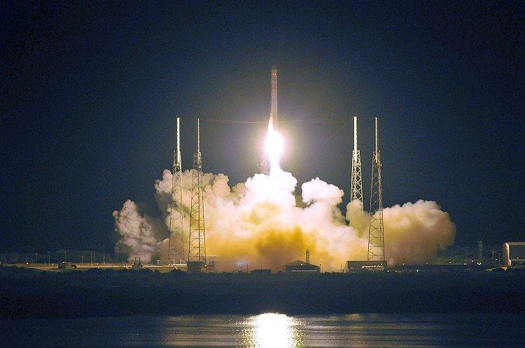 <a><img class="size-large wp-image-1787151" title="SpaceX's Falcon 9 rocket " src="https://www.theepochtimes.com/assets/uploads/2015/09/spacex144999766.jpg" alt="SpaceX's Falcon 9 rocket " width="590" height="391"/></a>