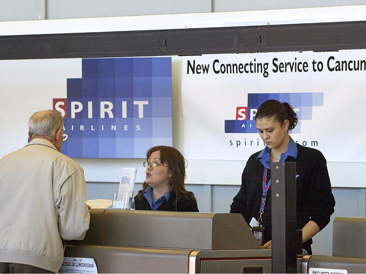 <a><img src="https://www.theepochtimes.com/assets/uploads/2015/09/spit3123858.jpg" alt="NO FREE RIDE: Spirit Airlines will charge for carry-on luggage. (Tim Boyle/Getty Images)" title="NO FREE RIDE: Spirit Airlines will charge for carry-on luggage. (Tim Boyle/Getty Images)" width="320" class="size-medium wp-image-1821291"/></a>