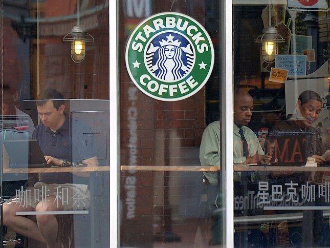 <a><img class="size-large wp-image-1783345" title="People use their laptop computers at a Starbucks in Washington, D.C." src="https://www.theepochtimes.com/assets/uploads/2015/09/starbucks_144088183.jpg" alt="People use their laptop computers at a Starbucks in Washington, D.C." width="590" height="442"/></a>