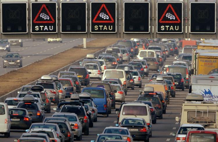 <a><img src="https://www.theepochtimes.com/assets/uploads/2015/09/stau84162947.jpg" alt="Cars stuck in a traffic jam on January 3, 2009, on the A9 highway in Neufahrn near Munich, southern Germany. (Joerg Koch/AFP/Getty Images )" title="Cars stuck in a traffic jam on January 3, 2009, on the A9 highway in Neufahrn near Munich, southern Germany. (Joerg Koch/AFP/Getty Images )" width="320" class="size-medium wp-image-1825952"/></a>