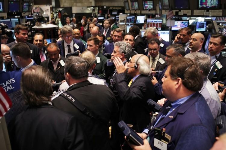 <a><img src="https://www.theepochtimes.com/assets/uploads/2015/09/stock.jpg" alt="WHERE IT STARTS: Traders work on the floor of the New York Stock Exchange moments before the closing bell on June 1.  (Spencer Platt/Getty Images)" title="WHERE IT STARTS: Traders work on the floor of the New York Stock Exchange moments before the closing bell on June 1.  (Spencer Platt/Getty Images)" width="320" class="size-medium wp-image-1802959"/></a>