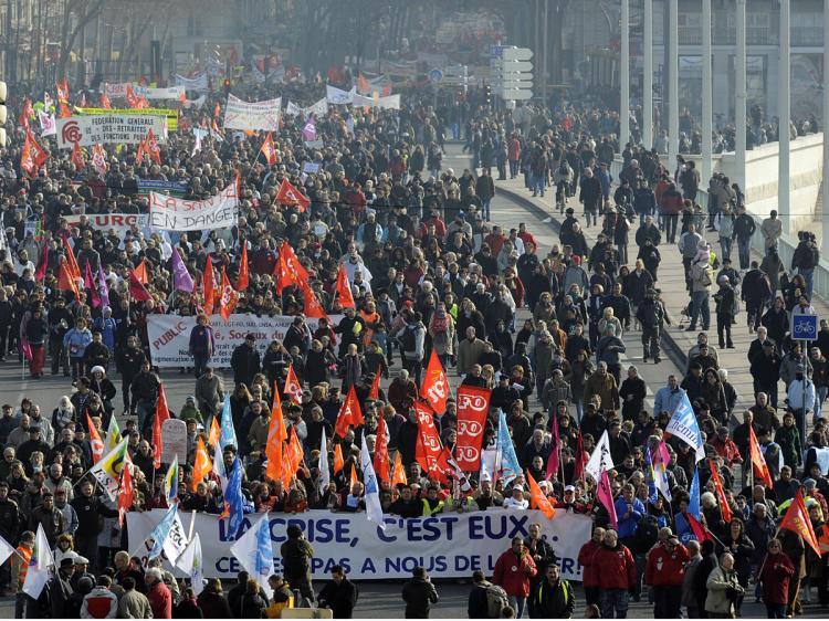 <a><img src="https://www.theepochtimes.com/assets/uploads/2015/09/strike84532593.jpg" alt="People protest in the streets of the French eastern city of Lyon.  (Fred Dufour/AFP/Getty Images)" title="People protest in the streets of the French eastern city of Lyon.  (Fred Dufour/AFP/Getty Images)" width="320" class="size-medium wp-image-1830707"/></a>