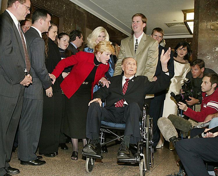 <a><img src="https://www.theepochtimes.com/assets/uploads/2015/09/stromund51667987.jpg" alt="Paul Thurmond wheels his father, U.S. Senator Strom Thurmond (in wheelchair) into his 100th birthday party at the U.S. Capitol, December 5, 2002 with his wife Nancy (L in red) and his daughter Julie Thurmond-Whitmer (behind Nancy). 2002 was Thurmond's last year in office. (Luke Frazza/AFP/Getty Images)" title="Paul Thurmond wheels his father, U.S. Senator Strom Thurmond (in wheelchair) into his 100th birthday party at the U.S. Capitol, December 5, 2002 with his wife Nancy (L in red) and his daughter Julie Thurmond-Whitmer (behind Nancy). 2002 was Thurmond's last year in office. (Luke Frazza/AFP/Getty Images)" width="320" class="size-medium wp-image-1824273"/></a>