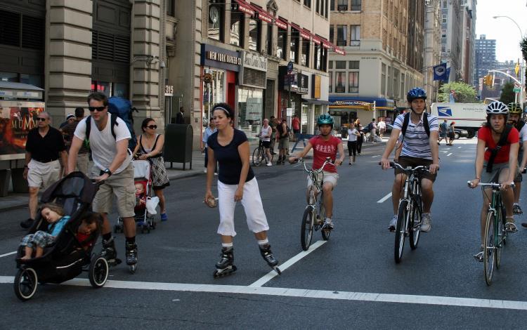<a><img src="https://www.theepochtimes.com/assets/uploads/2015/09/summerstreets.jpg" alt="SUMMER STREETS: People walk, roller blade, and cycle on Park Avenue Saturday morning during Summer Streets, a program put together by the New York City Department of Transportation which closes Park Avenue to cars. (Evan Mantyk The Epoch Times)" title="SUMMER STREETS: People walk, roller blade, and cycle on Park Avenue Saturday morning during Summer Streets, a program put together by the New York City Department of Transportation which closes Park Avenue to cars. (Evan Mantyk The Epoch Times)" width="320" class="size-medium wp-image-1834139"/></a>