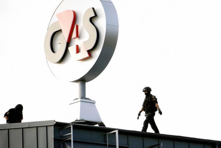 <a><img src="https://www.theepochtimes.com/assets/uploads/2015/09/swedish_raid.jpg" alt="A police SWAT team inspects the roof of the G4S cash depot in Vastberga, Stockholm on Wednesday, after robbers used a helicopter to carry out a robbery at the cash depot. (Pontus Lundahl/AFP/Getty Images)" title="A police SWAT team inspects the roof of the G4S cash depot in Vastberga, Stockholm on Wednesday, after robbers used a helicopter to carry out a robbery at the cash depot. (Pontus Lundahl/AFP/Getty Images)" width="320" class="size-medium wp-image-1826077"/></a>
