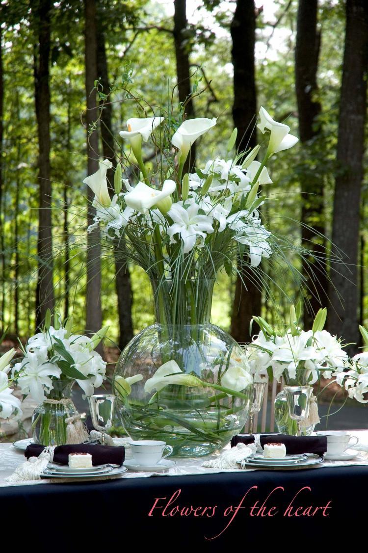 <a><img src="https://www.theepochtimes.com/assets/uploads/2015/09/table-title.jpg" alt="The Casa Blanca Oriental lily is a fragrant choice to add the element of scent to your wedding. (Sharon McGukin/'Flowers of the Heart: A Bride's Guide to Choosing Flowers for Her Wedding')" title="The Casa Blanca Oriental lily is a fragrant choice to add the element of scent to your wedding. (Sharon McGukin/'Flowers of the Heart: A Bride's Guide to Choosing Flowers for Her Wedding')" width="320" class="size-medium wp-image-1825693"/></a>