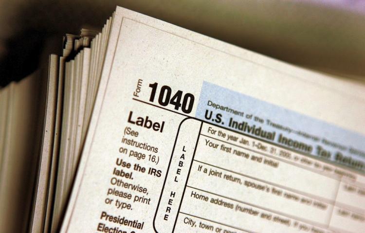<a><img src="https://www.theepochtimes.com/assets/uploads/2015/09/taxform57167631.jpg" alt="The top lawyer in California warned citizens not to fall prey to companies offering up front fees and tax debt relief. (Tim Boyle/Getty Images)" title="The top lawyer in California warned citizens not to fall prey to companies offering up front fees and tax debt relief. (Tim Boyle/Getty Images)" width="320" class="size-medium wp-image-1821416"/></a>