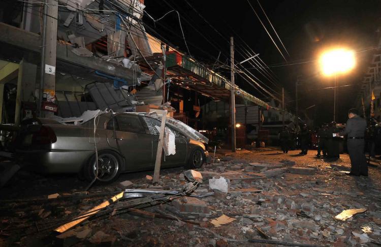 <a><img src="https://www.theepochtimes.com/assets/uploads/2015/09/thailand104878199.jpg" alt="Thai policemen inspect the site of a bomb blast in Nonthaburi on October 5, 2010.  (STR/AFP/Getty Images)" title="Thai policemen inspect the site of a bomb blast in Nonthaburi on October 5, 2010.  (STR/AFP/Getty Images)" width="320" class="size-medium wp-image-1813773"/></a>