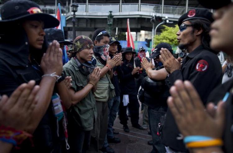 <a><img src="https://www.theepochtimes.com/assets/uploads/2015/09/thailand_99238019.jpg" alt="Anti-government Black Shirt Guards pray at a shrine on May 13 in central Bangkok. The Black Shirt Guards are used as security forces for the anti-government 'red shirt' protesters. Anti-government leader and military adviser Major-General Khattiya Sawasdi (Paula Bronstein /Getty Images)" title="Anti-government Black Shirt Guards pray at a shrine on May 13 in central Bangkok. The Black Shirt Guards are used as security forces for the anti-government 'red shirt' protesters. Anti-government leader and military adviser Major-General Khattiya Sawasdi (Paula Bronstein /Getty Images)" width="320" class="size-medium wp-image-1819901"/></a>