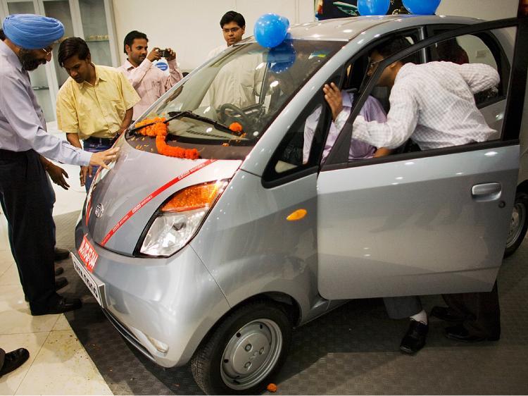 <a><img src="https://www.theepochtimes.com/assets/uploads/2015/09/tno85747667.jpg" alt="The world's cheapest car, A Tata Nano is inspected by members of the public on display in a Tata showroom in New Delhi, India.   (Daniel Berehulak/Getty Images)" title="The world's cheapest car, A Tata Nano is inspected by members of the public on display in a Tata showroom in New Delhi, India.   (Daniel Berehulak/Getty Images)" width="320" class="size-medium wp-image-1828604"/></a>