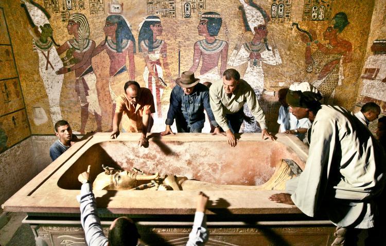 <a><img src="https://www.theepochtimes.com/assets/uploads/2015/09/tut.jpg" alt="Egypt's antiquities chief Zahi Hawass (rear C) supervises the removal of King Tutankhamun from his stone sarcophagus in his underground tomb in the famed Valley of the Kings in Luxor, Nov. 4, 2007.  (Ben Curtis/AFP/Getty Images)" title="Egypt's antiquities chief Zahi Hawass (rear C) supervises the removal of King Tutankhamun from his stone sarcophagus in his underground tomb in the famed Valley of the Kings in Luxor, Nov. 4, 2007.  (Ben Curtis/AFP/Getty Images)" width="320" class="size-medium wp-image-1822924"/></a>