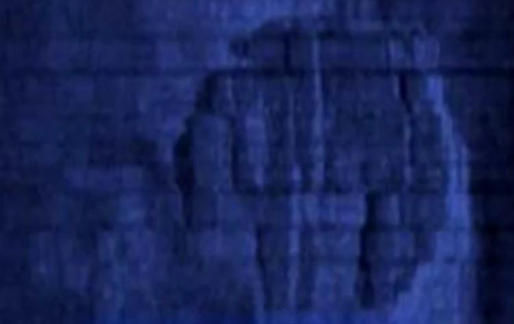 <a><img class="size-medium wp-image-1786030" title="YouTube screenshot of the 'UFO' captured in a sonar image. (The Epoch Times)" src="https://www.theepochtimes.com/assets/uploads/2015/09/ufo.jpg" alt="YouTube screenshot of the 'UFO' captured in a sonar image. (The Epoch Times)" width="350" height="242"/></a>