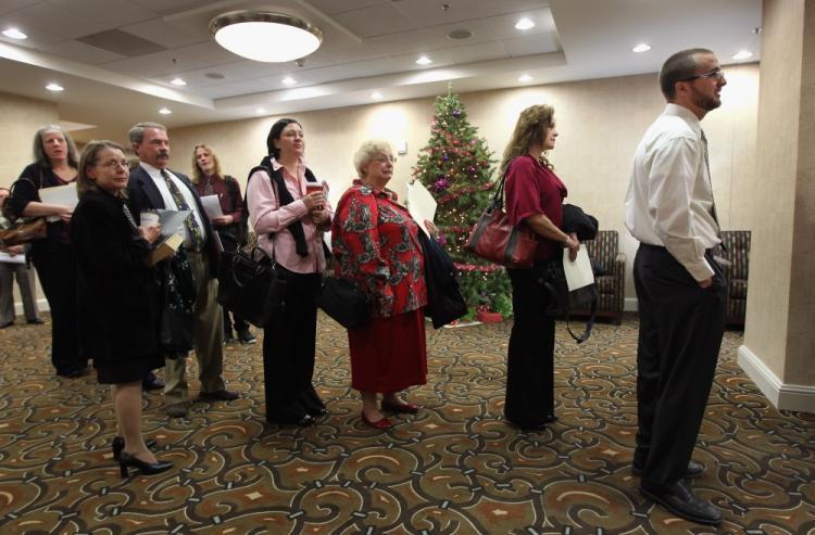 <a><img src="https://www.theepochtimes.com/assets/uploads/2015/09/unemployment_107251600.jpg" alt="Job seekers stand in line at a career fair December 2, 2010 in Denver, Colorado. (John Moore/Getty Images)" title="Job seekers stand in line at a career fair December 2, 2010 in Denver, Colorado. (John Moore/Getty Images)" width="320" class="size-medium wp-image-1811347"/></a>