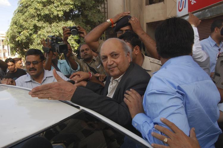 <a><img src="https://www.theepochtimes.com/assets/uploads/2015/09/union-carbide-101685801.jpg" alt="Former chairman of Union Carbide India Limited (UCIL) Keshub Mahindra (C) leaves a courthouse in Bhopal on June 7. An Indian court sentenced the former top managers of the company blamed for the massive Bhopal gas leak to two years in prison on Monday. These are the first convictions over the catastrophe which poisoned tens of thousands of people in the world's worst industrial accident. (AFP/Getty Images)" title="Former chairman of Union Carbide India Limited (UCIL) Keshub Mahindra (C) leaves a courthouse in Bhopal on June 7. An Indian court sentenced the former top managers of the company blamed for the massive Bhopal gas leak to two years in prison on Monday. These are the first convictions over the catastrophe which poisoned tens of thousands of people in the world's worst industrial accident. (AFP/Getty Images)" width="320" class="size-medium wp-image-1818923"/></a>
