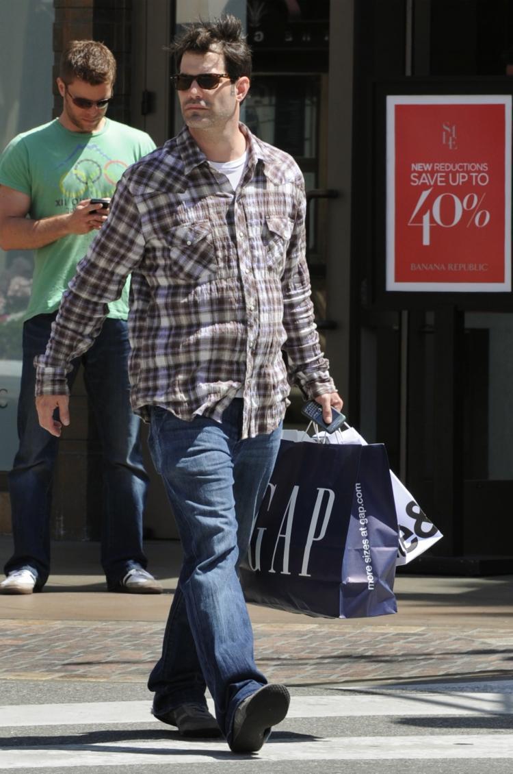 <a><img src="https://www.theepochtimes.com/assets/uploads/2015/09/us_economy_98358154.jpg" alt="Keep shopping? A man carries shopping bags at a shopping center in Los Angeles on April 9. The U.S. GDP grew 3.2 percent during the first quarter, mainly on an increase in consumer spending. (Mark Ralston/AFP/Getty Images)" title="Keep shopping? A man carries shopping bags at a shopping center in Los Angeles on April 9. The U.S. GDP grew 3.2 percent during the first quarter, mainly on an increase in consumer spending. (Mark Ralston/AFP/Getty Images)" width="320" class="size-medium wp-image-1820444"/></a>