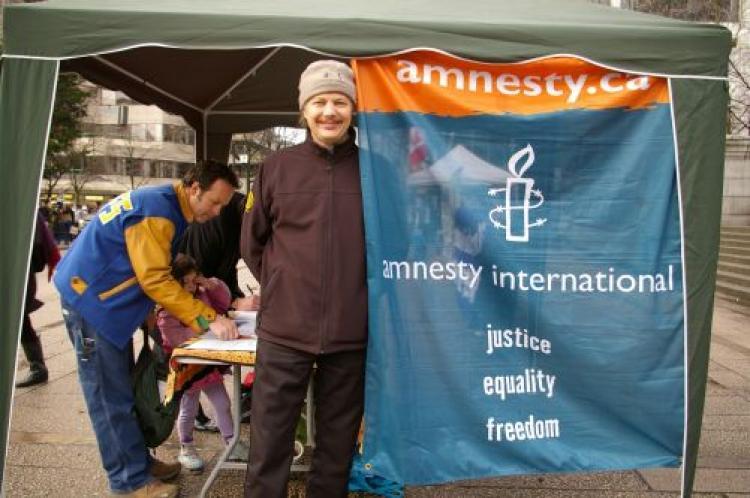 <a><img src="https://www.theepochtimes.com/assets/uploads/2015/09/vancouverHRD.jpg" alt="A man signs a petition at an Amnesty International booth in Vancouver during a Human Rights Day rally on Wednesday. (Sherry Dong/The Epoch Times)" title="A man signs a petition at an Amnesty International booth in Vancouver during a Human Rights Day rally on Wednesday. (Sherry Dong/The Epoch Times)" width="320" class="size-medium wp-image-1832455"/></a>