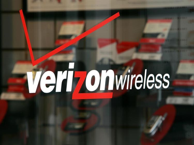 <a><img src="https://www.theepochtimes.com/assets/uploads/2015/09/verizon-52490741.jpg" alt="The Verizon logo is seen at a Verizon Wireless store March 29, 2005 in San Francisco. (Justin Sullivan/Getty Images)" title="The Verizon logo is seen at a Verizon Wireless store March 29, 2005 in San Francisco. (Justin Sullivan/Getty Images)" width="320" class="size-medium wp-image-1817041"/></a>