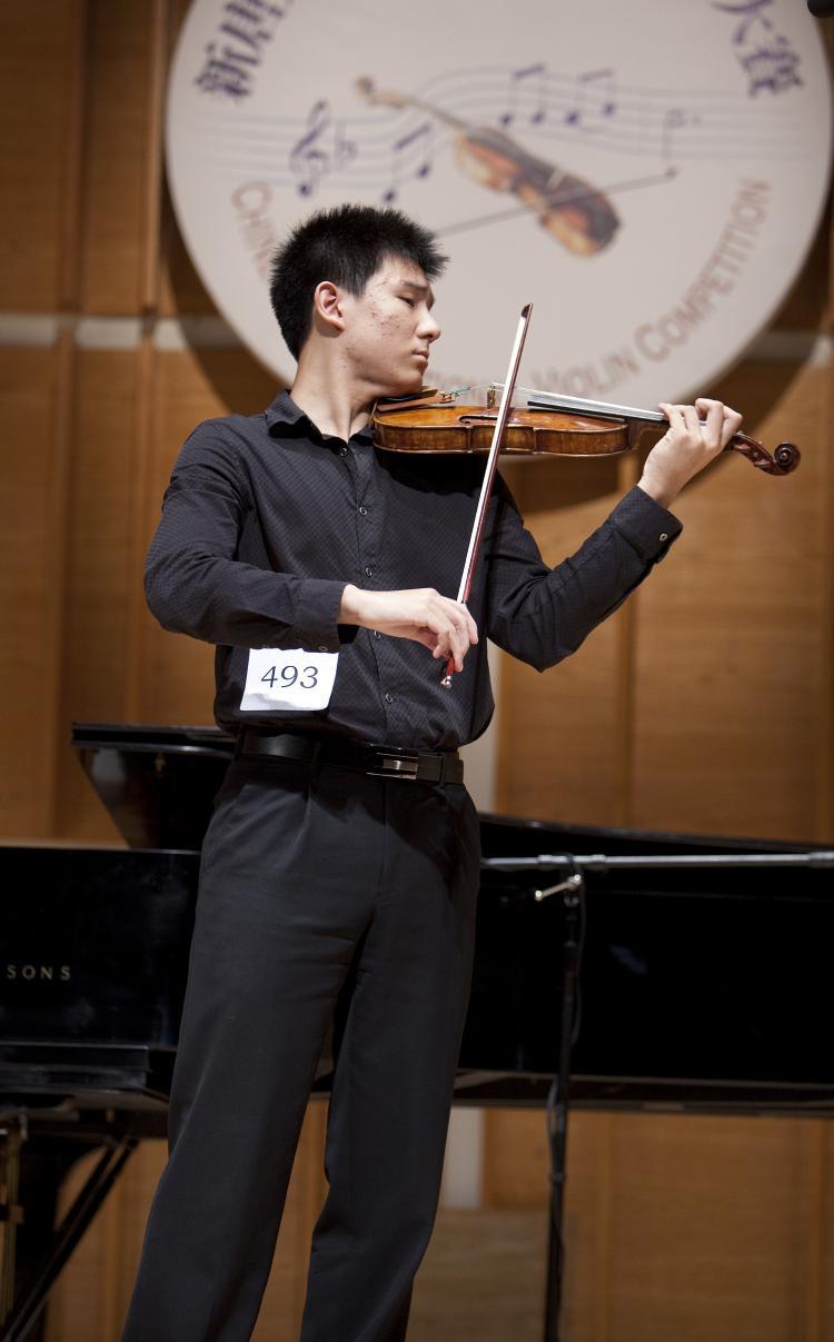 Contestant Shu Cheng Yang from Quebec will move on to the semi-finals. (Edward Dai/The Epoch Times)