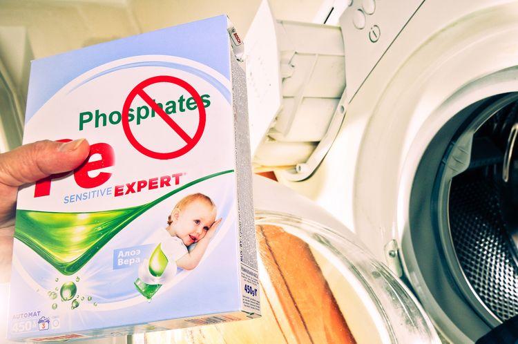 <a><img class="size-large wp-image-1774255" src="https://www.theepochtimes.com/assets/uploads/2015/09/washing+powder_sm.jpg" alt="About 98 percent of washing powders sold in Ukraine contain phosphates, dangerous chemicals that the European Union has passed legislation to phase out." width="590" height="391"/></a>