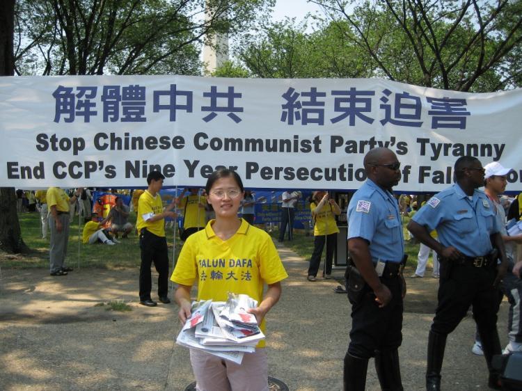 <a><img src="https://www.theepochtimes.com/assets/uploads/2015/09/wei.JPG" alt="DETERMINED:  Falun Gong practitioner Han Wei hands out flyers near the Washington monument in Washington DC on July 18. Han, a graduate student, hopes to stay in the United States and finish her education.   (The Epoch Times)" title="DETERMINED:  Falun Gong practitioner Han Wei hands out flyers near the Washington monument in Washington DC on July 18. Han, a graduate student, hopes to stay in the United States and finish her education.   (The Epoch Times)" width="320" class="size-medium wp-image-1834695"/></a>