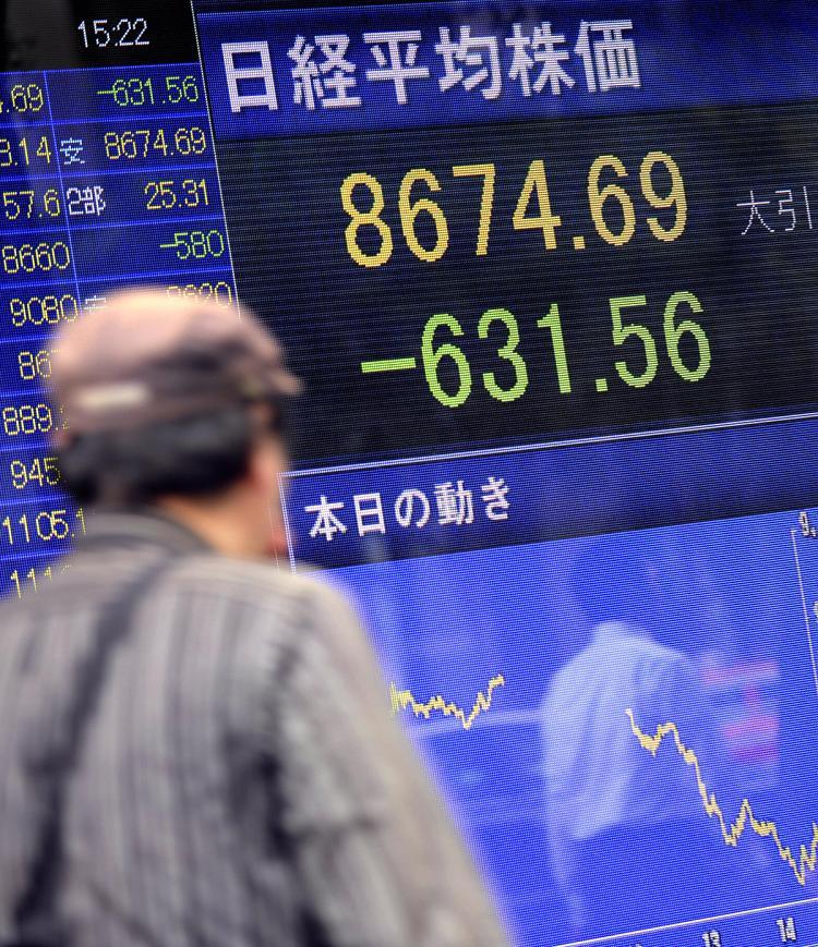 <a><img src="https://www.theepochtimes.com/assets/uploads/2015/09/wooppo83379940.jpg" alt="A man looks at an electronic quotation board flashing the Nikkei key index of the Tokyo Stock Exchange (TSE) in front of a securities company in Tokyo.  (Toru Yamanaka/AFP/Getty Images)" title="A man looks at an electronic quotation board flashing the Nikkei key index of the Tokyo Stock Exchange (TSE) in front of a securities company in Tokyo.  (Toru Yamanaka/AFP/Getty Images)" width="320" class="size-medium wp-image-1830095"/></a>