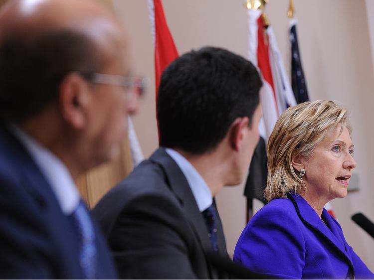 <a><img src="https://www.theepochtimes.com/assets/uploads/2015/09/yyyeemn96212771.jpg" alt="U.S. Secretary of State Hillary Clinton (R) addresses a press conference with British Foreign Secretary David Miliband (C) and Yemen's Foreign Minister Abu Bakr al-Qirbi (L) at the Foreign and Commonwealth Office in London on January 27, 2010. (Ben Stansall/AFP/Getty Images)" title="U.S. Secretary of State Hillary Clinton (R) addresses a press conference with British Foreign Secretary David Miliband (C) and Yemen's Foreign Minister Abu Bakr al-Qirbi (L) at the Foreign and Commonwealth Office in London on January 27, 2010. (Ben Stansall/AFP/Getty Images)" width="320" class="size-medium wp-image-1823628"/></a>