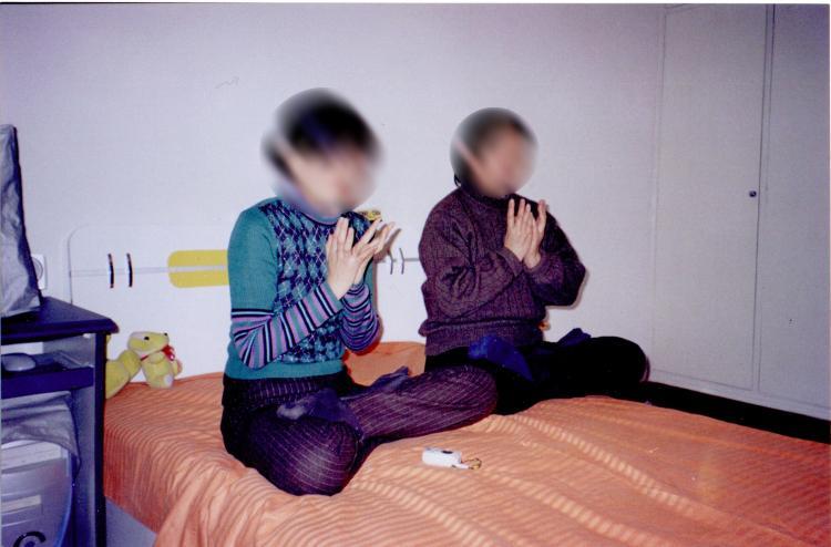 <a><img src="https://www.theepochtimes.com/assets/uploads/2015/09/zhenzhen_and_other_pract--BLURRED.jpg" alt="Yanwei with a friend, practicing one of the Falun Gong meditations at home. (Private image)" title="Yanwei with a friend, practicing one of the Falun Gong meditations at home. (Private image)" width="320" class="size-medium wp-image-1832531"/></a>
