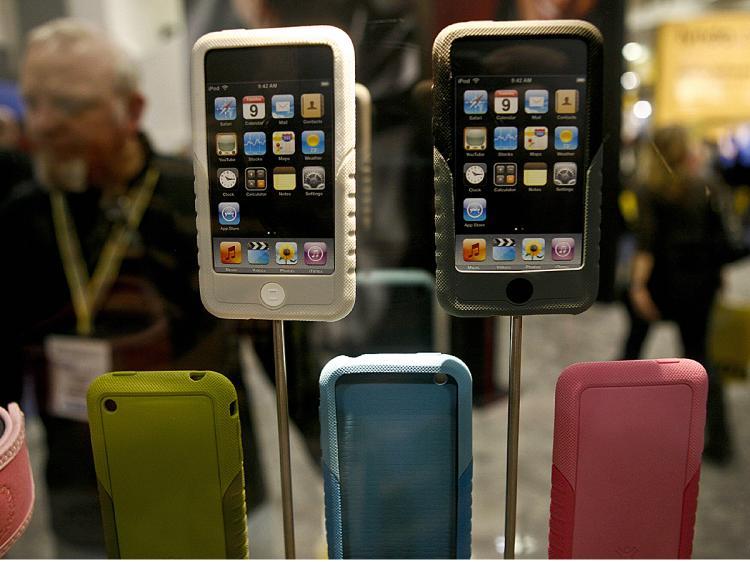 <a><img src="https://www.theepochtimes.com/assets/uploads/2015/09/zzzzac84202885.jpg" alt="XtremeMac displays its line of protective iPhone shields during the Macworld Expo 2009 in San Francisco, Cal.   (Ryan Anson/AFP/Getty Images)" title="XtremeMac displays its line of protective iPhone shields during the Macworld Expo 2009 in San Francisco, Cal.   (Ryan Anson/AFP/Getty Images)" width="320" class="size-medium wp-image-1828543"/></a>
