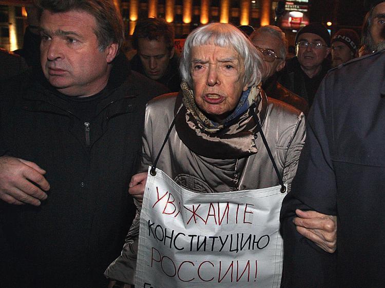 <a><img src="https://www.theepochtimes.com/assets/uploads/2015/09/zzzzussia92610924.jpg" alt="Russian human rights activist Lyudmila Alexeyeva holds a poster reading 'Respect the Constitution!' in central Moscow on Oct. 31, 2009. Russian riot police arrested 50 opposition protesters who were demonstrating for freedom of assembly. (Alexey Sazonov/AFP/Getty Images)" title="Russian human rights activist Lyudmila Alexeyeva holds a poster reading 'Respect the Constitution!' in central Moscow on Oct. 31, 2009. Russian riot police arrested 50 opposition protesters who were demonstrating for freedom of assembly. (Alexey Sazonov/AFP/Getty Images)" width="320" class="size-medium wp-image-1824257"/></a>