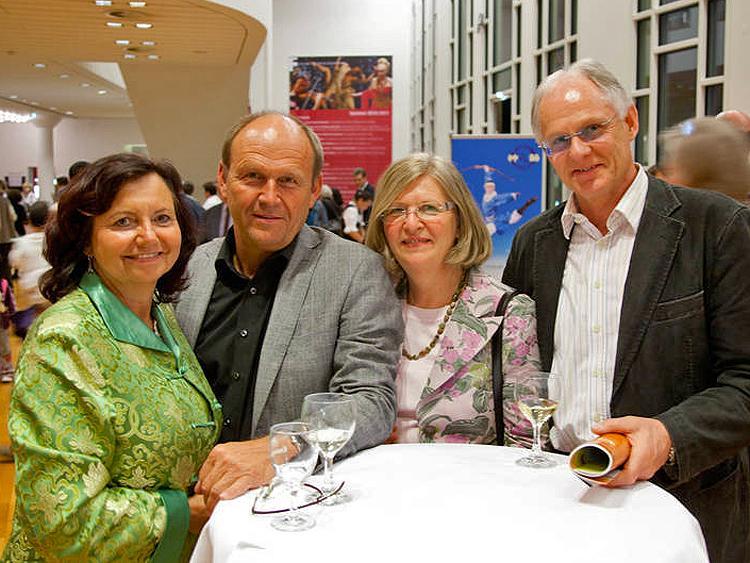 <a href="https://www.theepochtimes.com/assets/uploads/2015/10/2011-04-21-xxl--20110420-Ludwigsburg-Zhihong-Wolf-1583-JasonWang.jpg"><img src="https://www.theepochtimes.com/assets/uploads/2015/10/2011-04-21-xxl--20110420-Ludwigsburg-Zhihong-Wolf-1583-JasonWang.jpg" alt="Mr. and Ms. Wolf and Mr. and Ms. Kraft in the lobby of the Forum am Schlosspark. (Jason Wang/The Epoch Times)" title="Mr. and Ms. Wolf and Mr. and Ms. Kraft in the lobby of the Forum am Schlosspark. (Jason Wang/The Epoch Times)" width="320" class="size-medium wp-image-1870123"/></a>