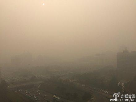A photo of smog-filled Beijing on the United Nations's official Sina Weibo account on Nov. 30, 2015. (Screen shot via Sina Weibo)