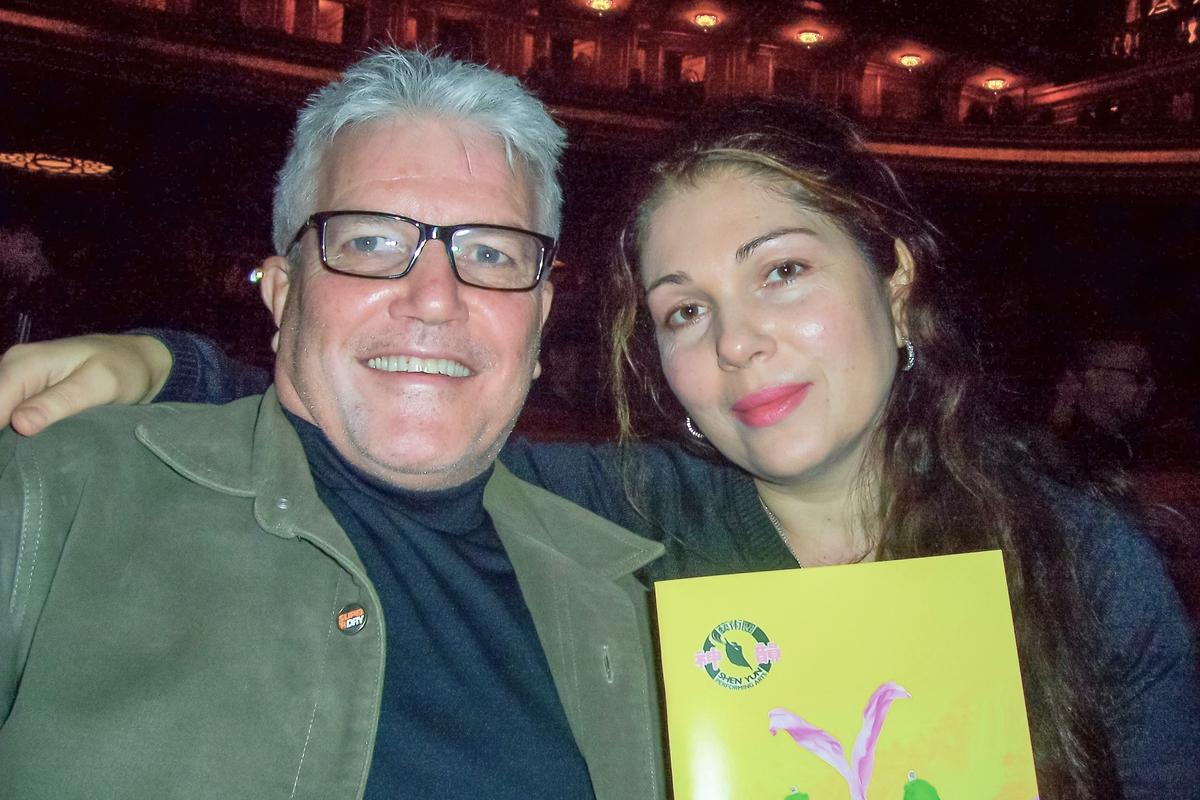 John Hone, vice president of Colliers International, and his wife Lola Hone enjoy Shen Yun at the San Francisco War Memorial Opera House, on Jan. 10, 2016. (Gary Wang/Epoch Times)