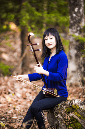 Erhu virtuoso Qi Xiaochun. (Samira Bouaou/Epoch Times)