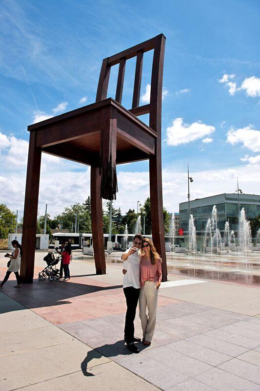 'Broken Chair' sculpture at the Place des Nations. (Christof Schuerpf/swiss-image.ch)