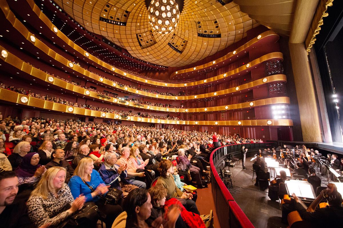 The audience at Shen Yun Performing Arts at the David H. Koch theater at Lincoln Center on March 5, 2016. (Larry Dye/Epoch Times)